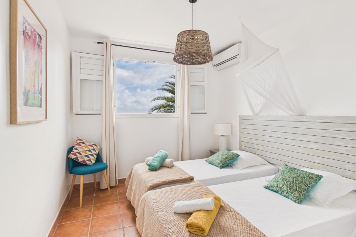 Location villa 6 personnes martinique chambre 2 vue fenetre